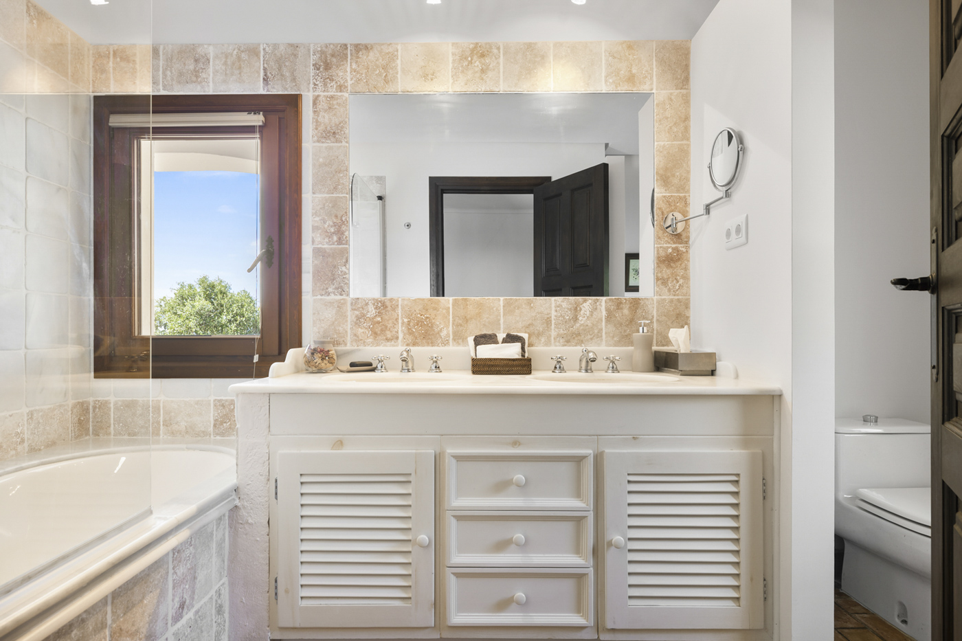 En suite facilities (bedroom on ground floor)